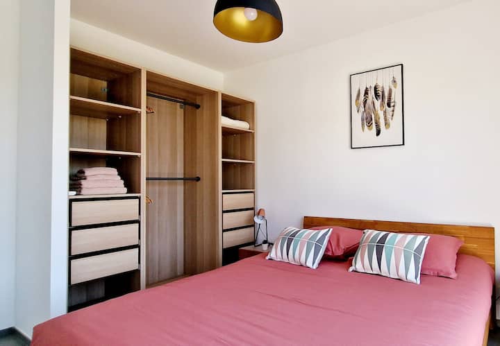 ห้องนอน "Bois de Rose" อยู่ชั้นล่าง