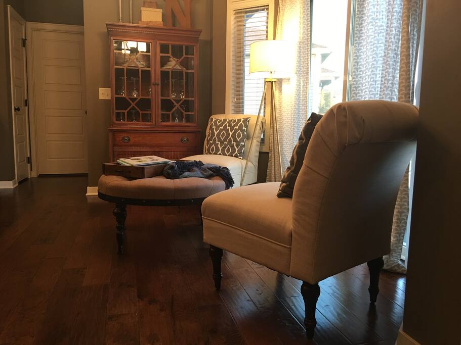 Kitchen Sitting Area