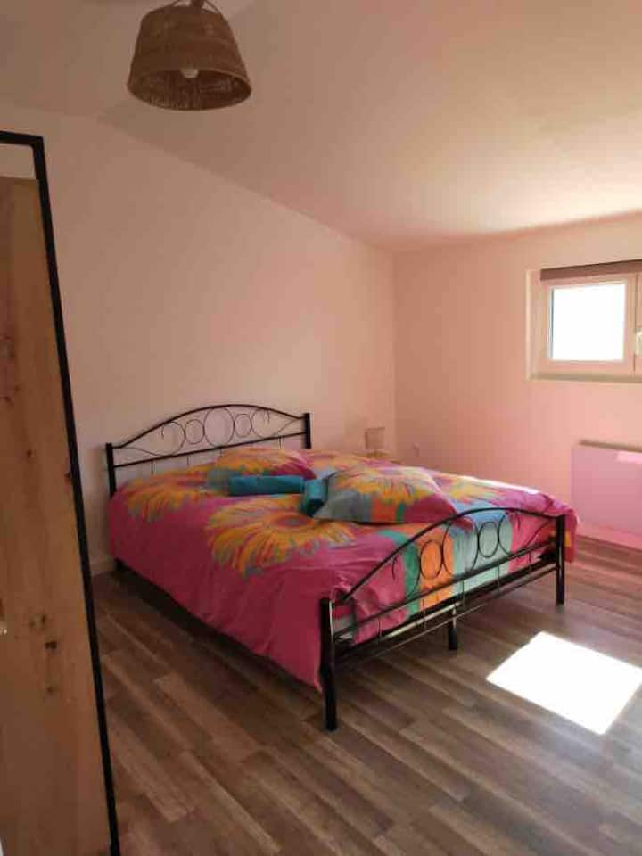 Slaapkamer 1 
en een tweepersoonsbed 140