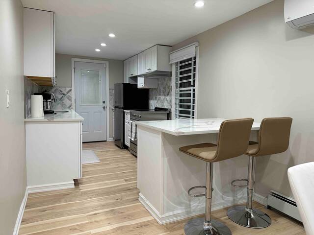 Spacious 3BR Detach house w/Parking in Quiet area gallery image 2