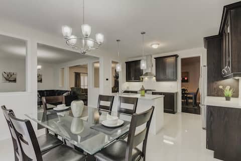 Lavish Bowmanville Vacation Home (Short/Long Term)