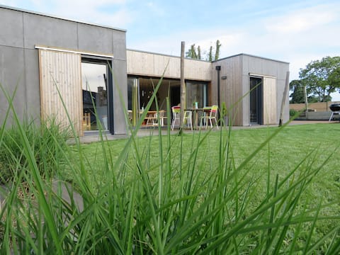 contemporary house close to the sea