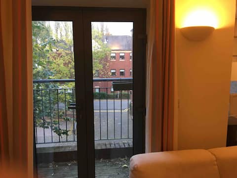 Successful Airbnb property: Apartment in perfect location. Free secure parking in Sutton Coldfield
