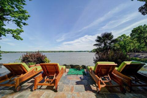 Breathtaking LakeView + Hot Tub, Outdoor Fireplace