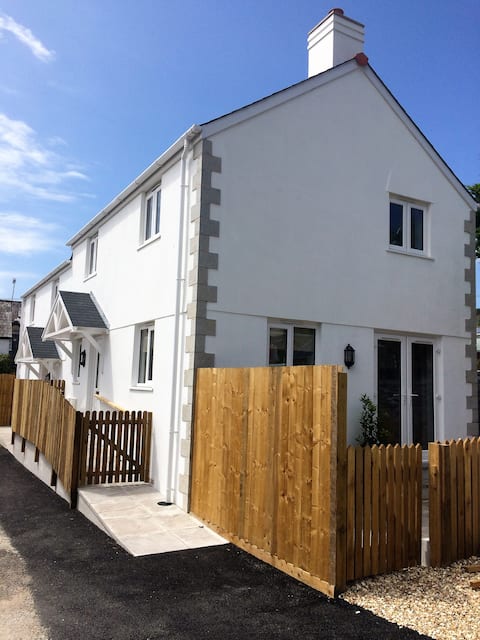 Chy Bownder Cottage. Cosy, Parking & Pet Friendly