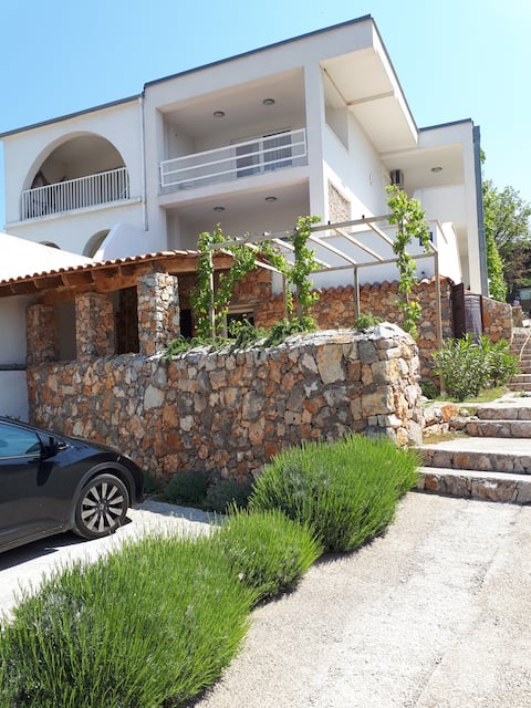 Top Airbnb: ☀️Family apartment | Two bedroom | Pet friendly☀️1 in Klenovica