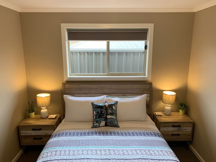 Habitación con cama tamaño queen
