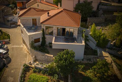 Popular Airbnb listing: Holiday home in Svirče - island Hvar in Jagodna