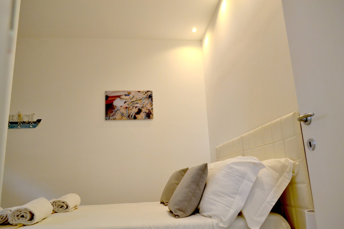 camera al piano terra con letto francese 140 cm