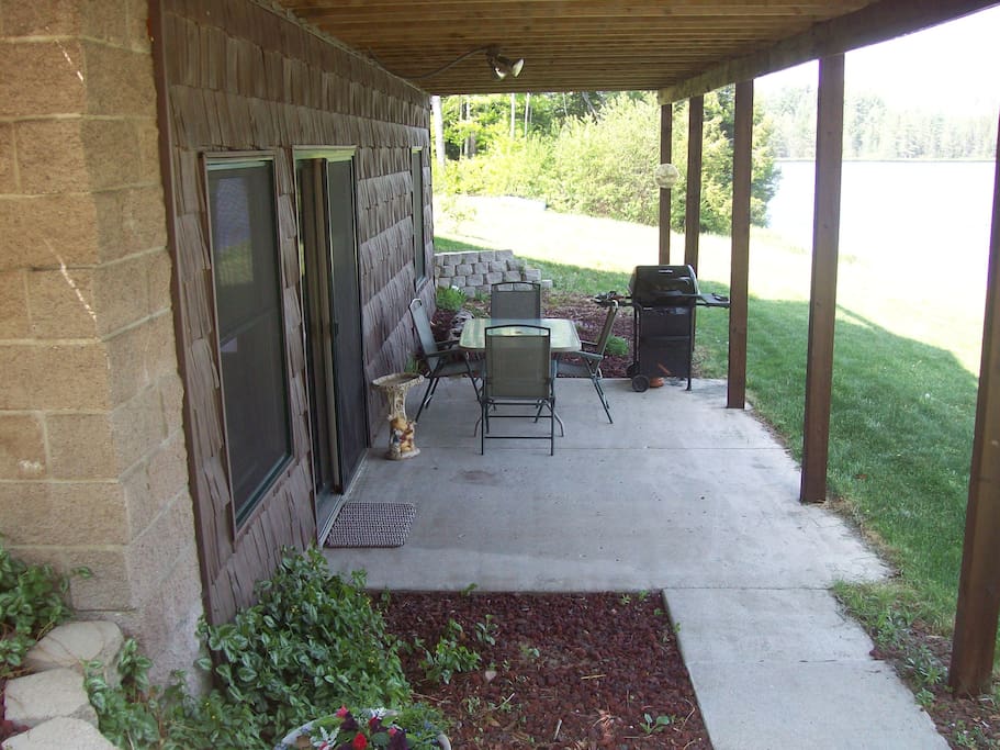 Private entrance and sitting area