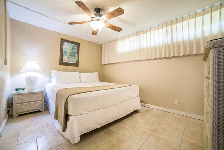 Maui, Hawaii, beach front condo, ocean views