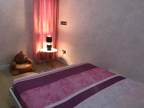 Comfy room /w AC+ own bathroom 2mins to airport