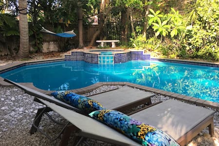 Private entry Bayview Guest Suite @ Maison Blanche