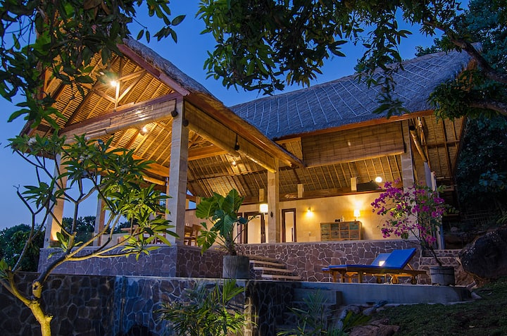 Villa with Private Pool, Stunning Views