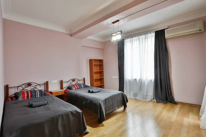 Საძინებელი #2  აივნით