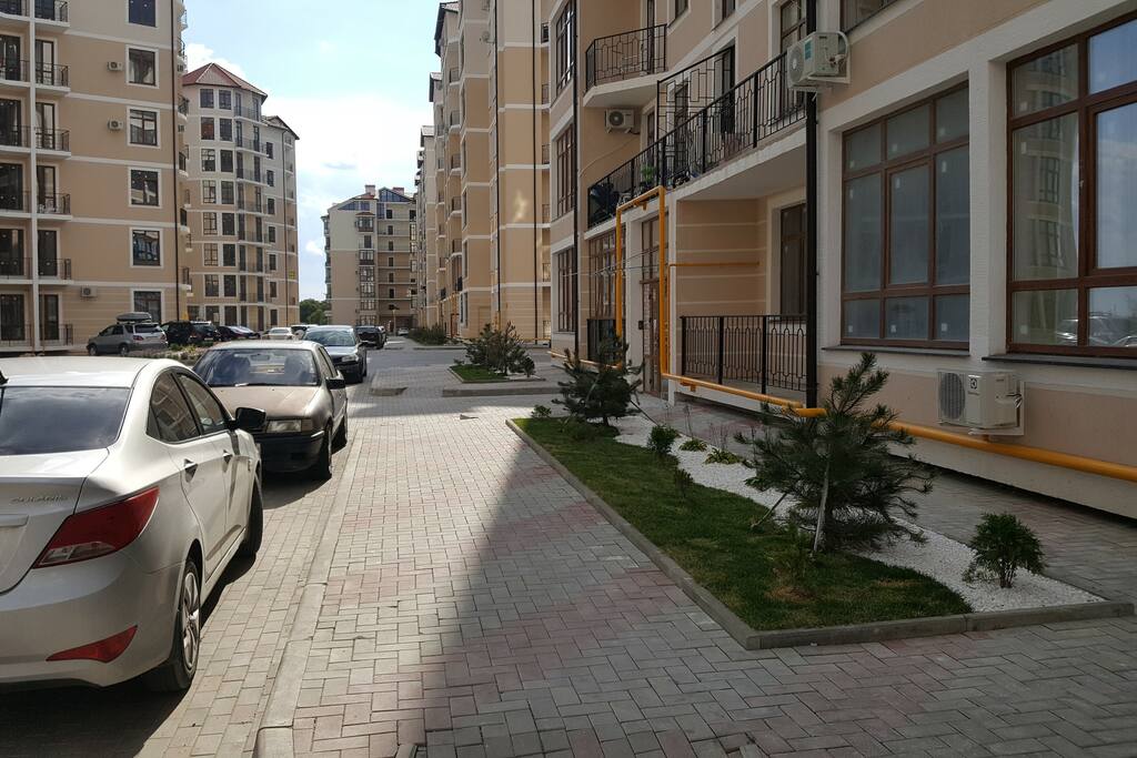 Бесплатные парковочные места внутри двора