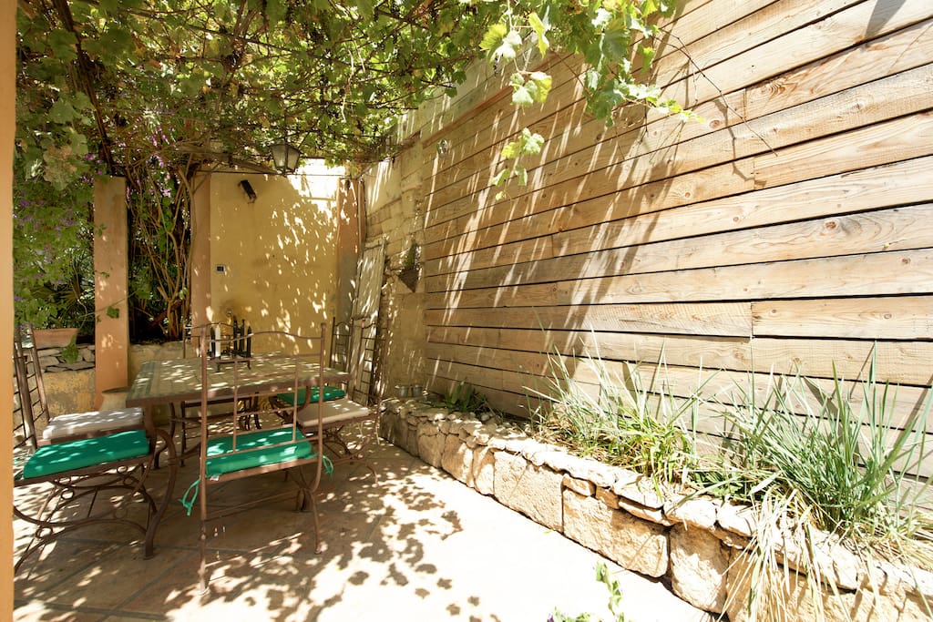 Montpellier Maison et jardin cosy Houses for Rent in Montpellier