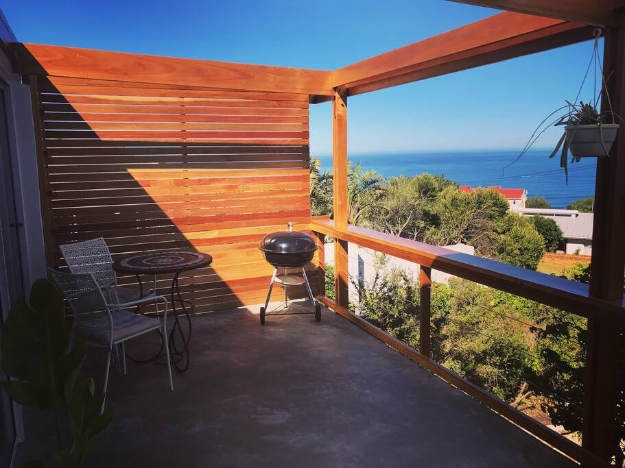 Barbecue overlooking the ocean.