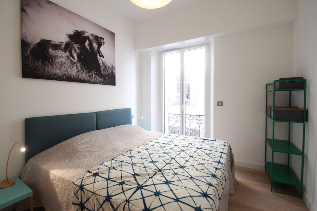 Queen size bedroom 180 cm that can be split in two single beds
