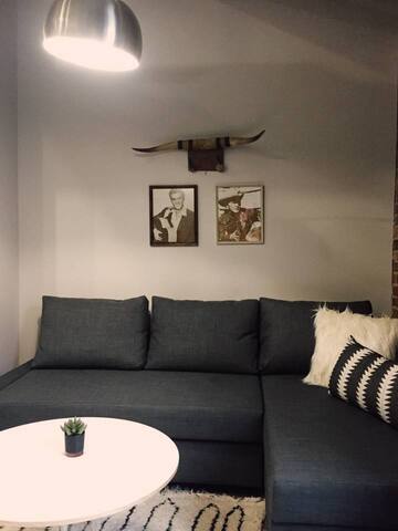 LOCATION! Walk everywhere Downtown from Loft! 104 gallery image 2