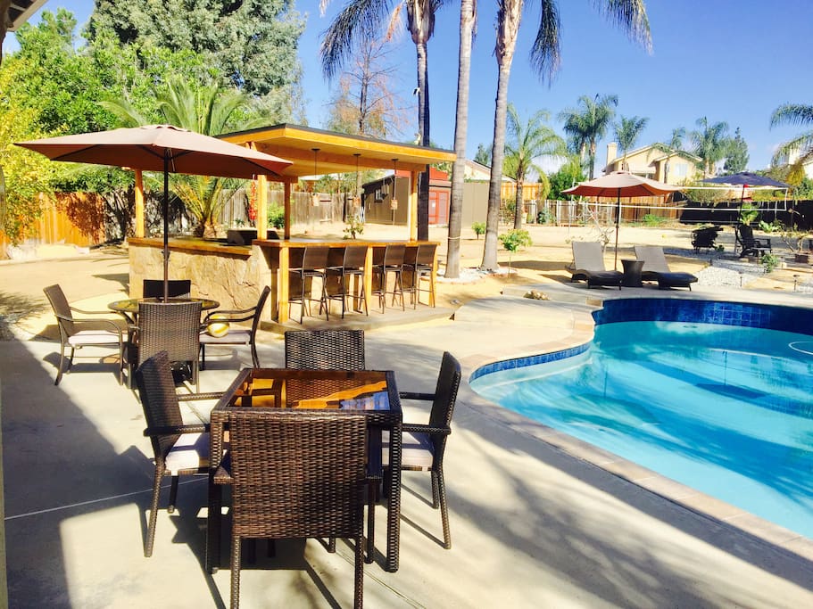 Pool Bar/BBQ area