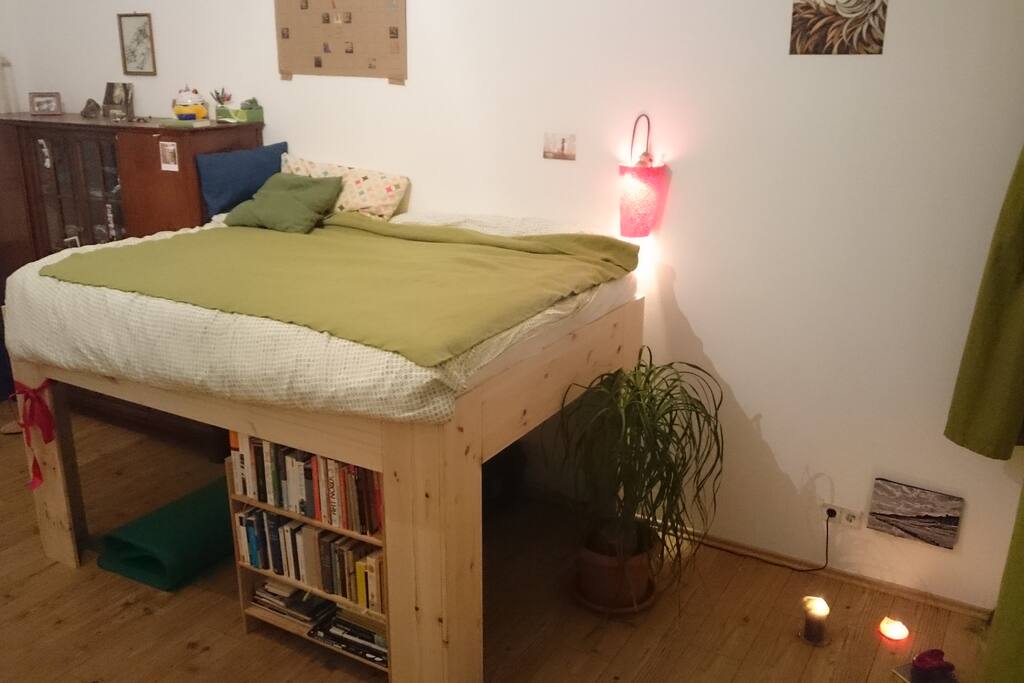 Bett und Schrank