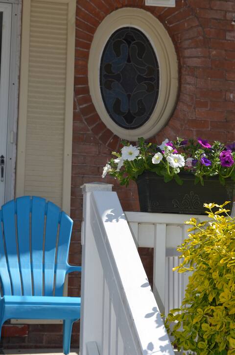 Century Home in downtown Owen Sound - Hot Tub