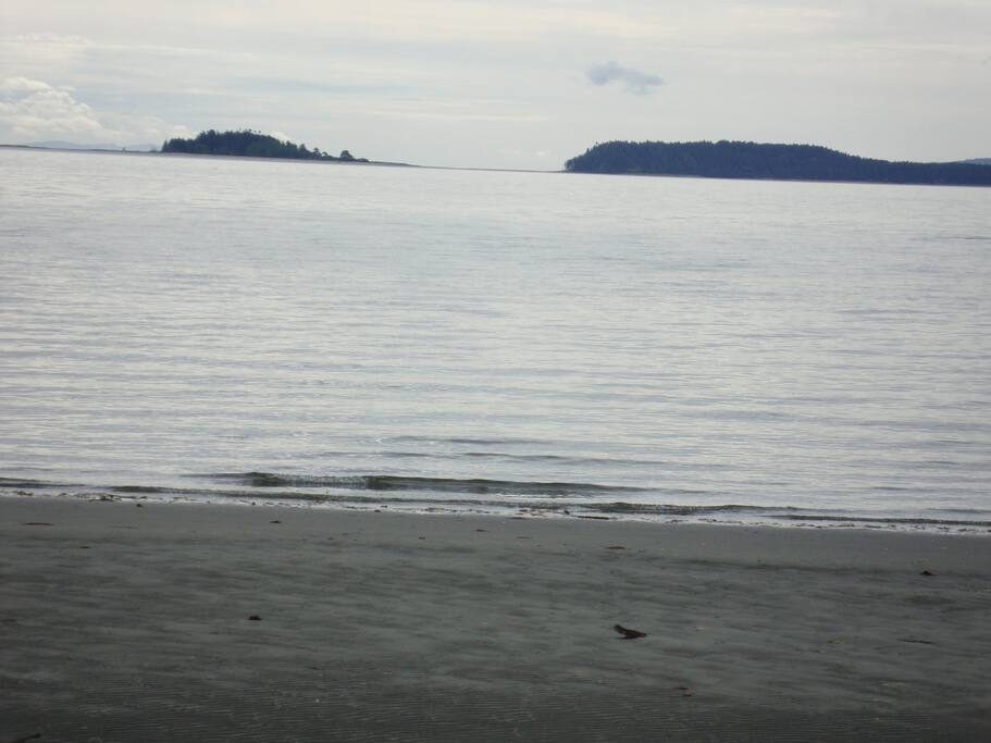 Ocean nearby for swimming, kayaking, beachcombing. Located two minutes from the cottage.