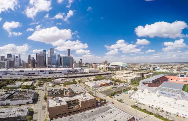 Beautiful Loft - Walking distance to Downtown!
