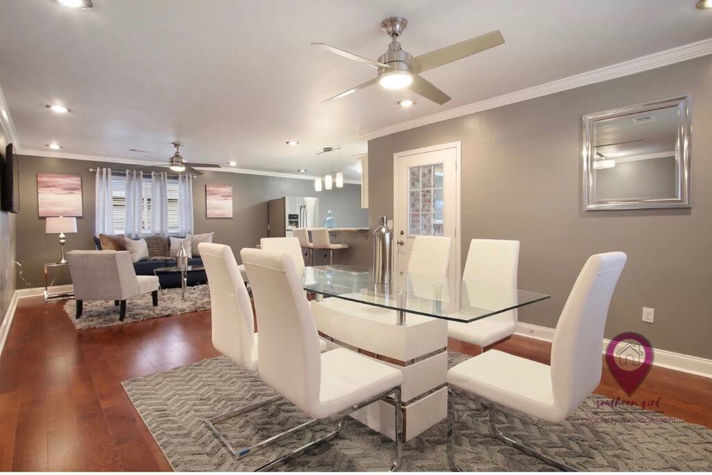 Amazing Dining Area!!