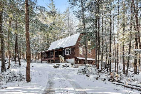 Private cabin w hot tub,skiing,firepit & mountains
