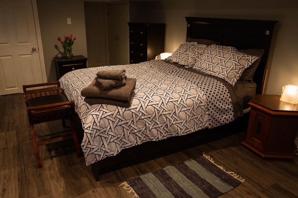 cozy queen size bed