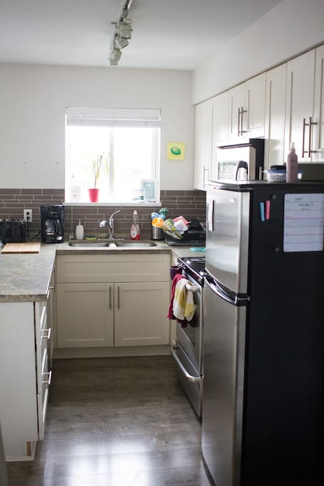 Cute kitchen, great for 2 people to cook together in.