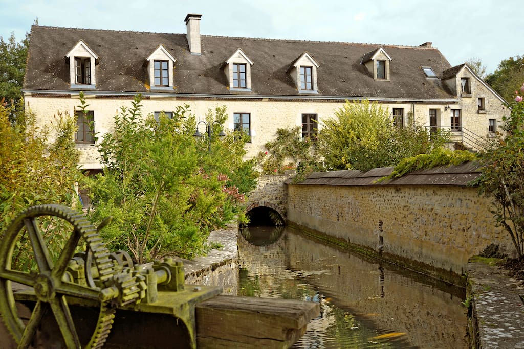 Le gîte est sur la partie droite du moulin