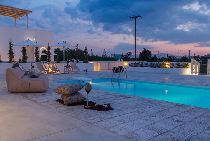 2 Villas Complex | 2 Private Pools | Naxian Lounge gallery image 2