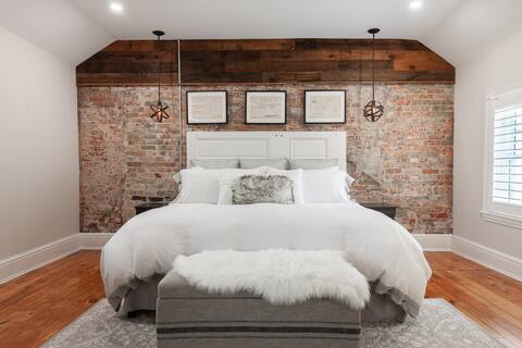 Wow, Two Chic King suites- Walk to DT/Theatre's