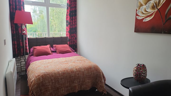 Neat And Clean Private Entrance. (Rm 3) - Derby
