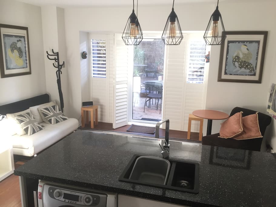 2018 Stunning Kitchen with Lounge