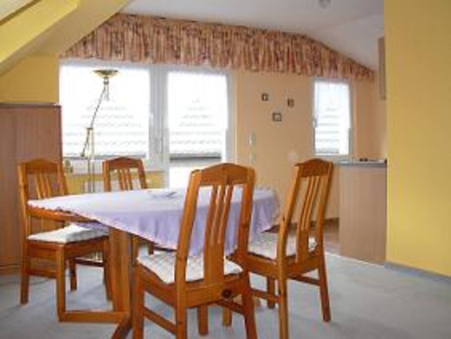 Essbereich mit Zugang Dachterrasse