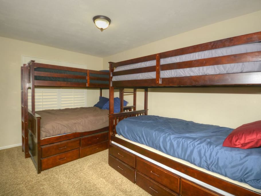 4th bedroom with 2 bunk beds