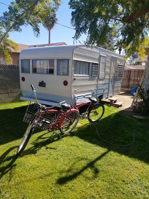 Super Cute Vintage Trailer