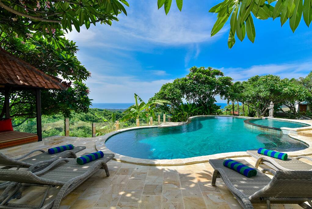 SUNBED & POOL