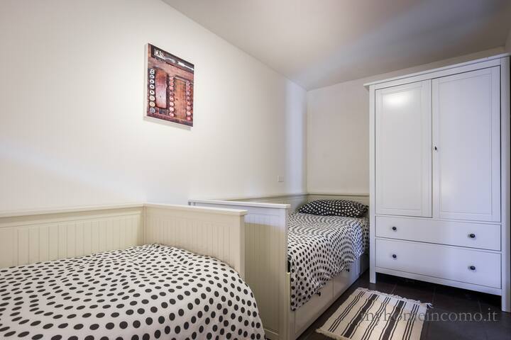 ერთადგილიანი საწოლი ოთახი