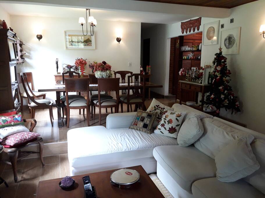 Sala de estar e jantar, ambientes integrados.