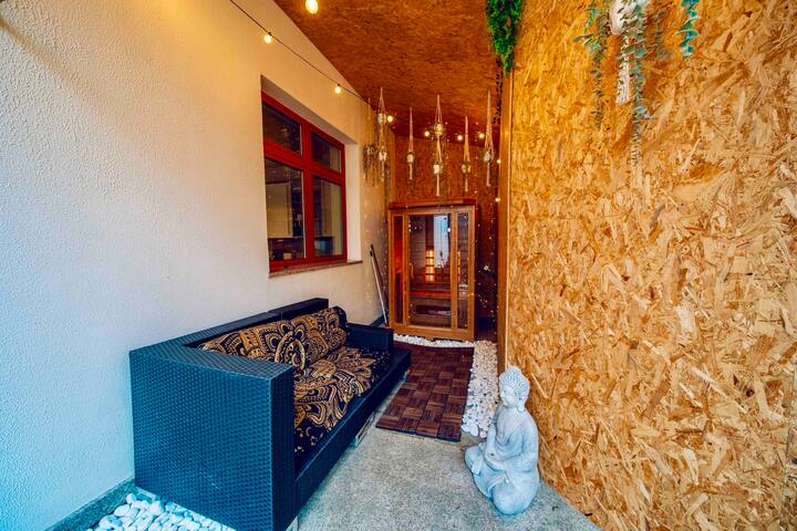 Cozy family suite with billiard sauna hot tube gallery image 3