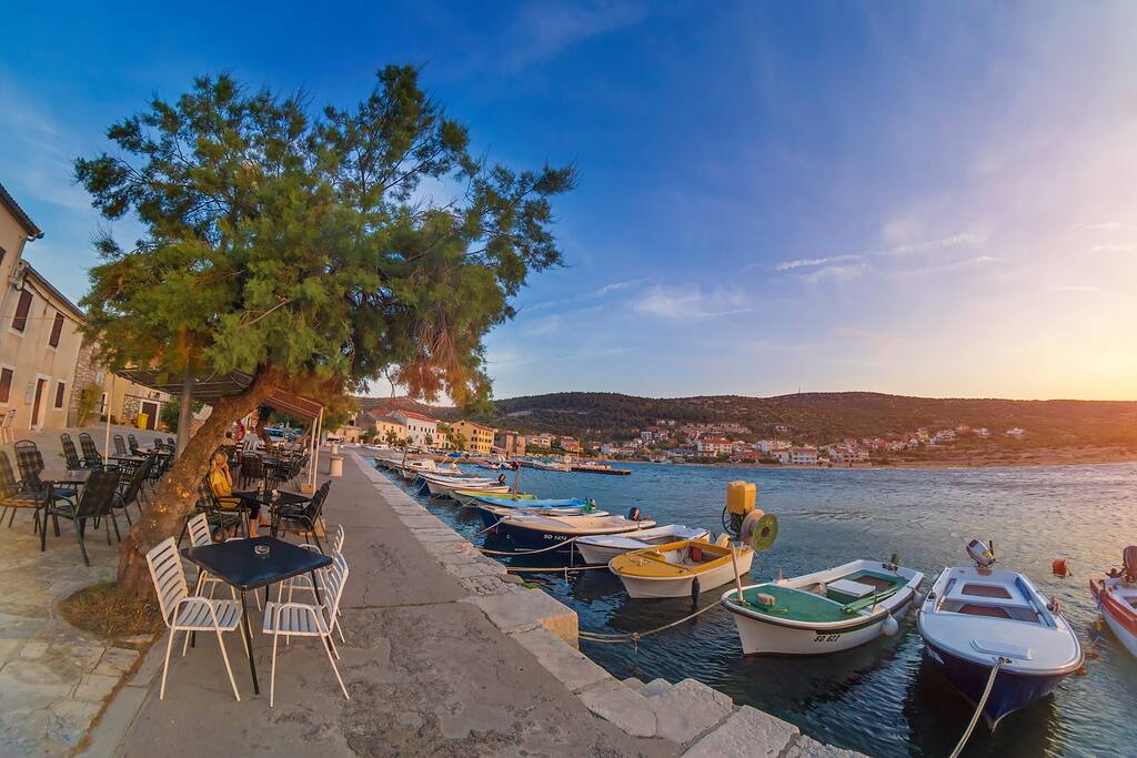 Cafe at the Vinjerac boat harbor