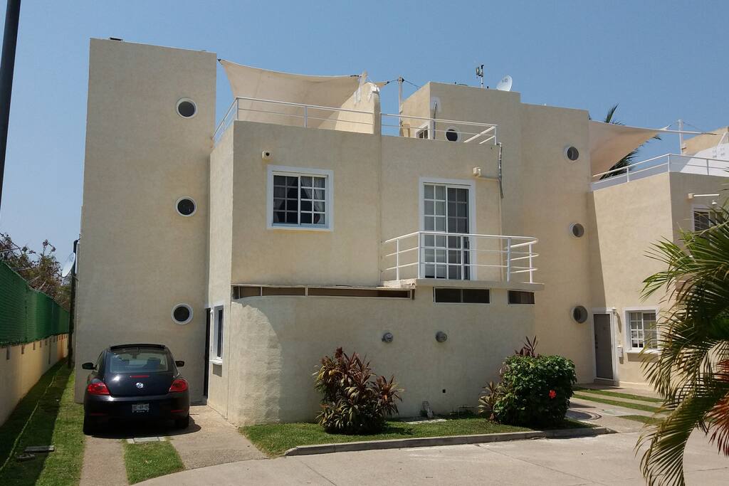 Casa a lateral izquierda