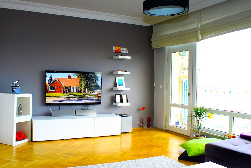 FullHD smart TV with Netflix ... enjoy