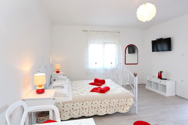 Modern apartment Zadar-free parking