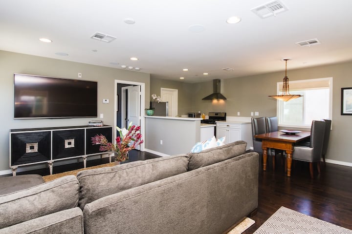 Spacious, bright 1 BD home w/garage